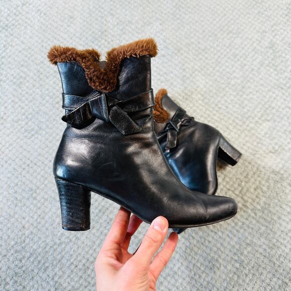 Vintage Y2K Black Leather Bow Faux Fur Lined Pointed Toe Ankle Boots 7 - Picture 2 of 6